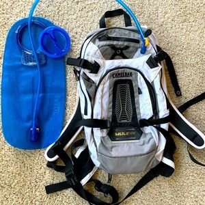 Men/Women's CamelBak Day Pack with 3 liter Bladder and Rain Cover